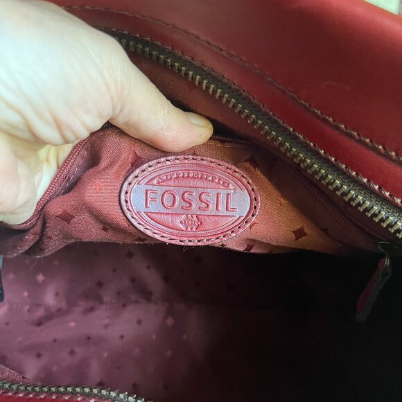 Fossil red leather bag with detachable shoulder strap. Excellent condition. - Picture 3 of 6